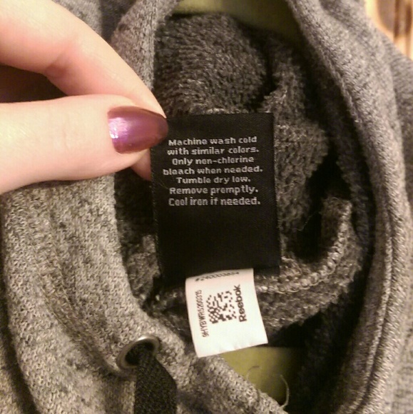 Hoodie in Heathered Grey - Picture 4 of 7